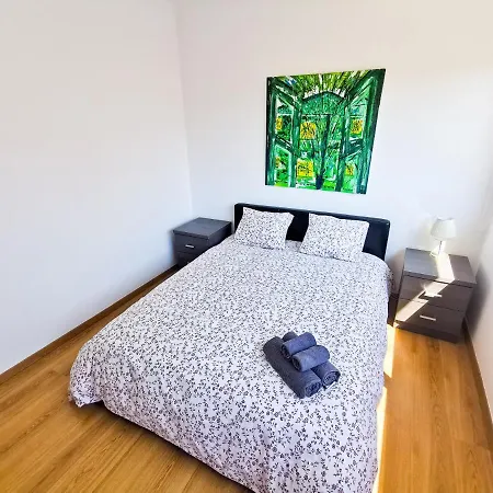 Daze Off Apartment, 300m To The Finikoudes ラルナカ